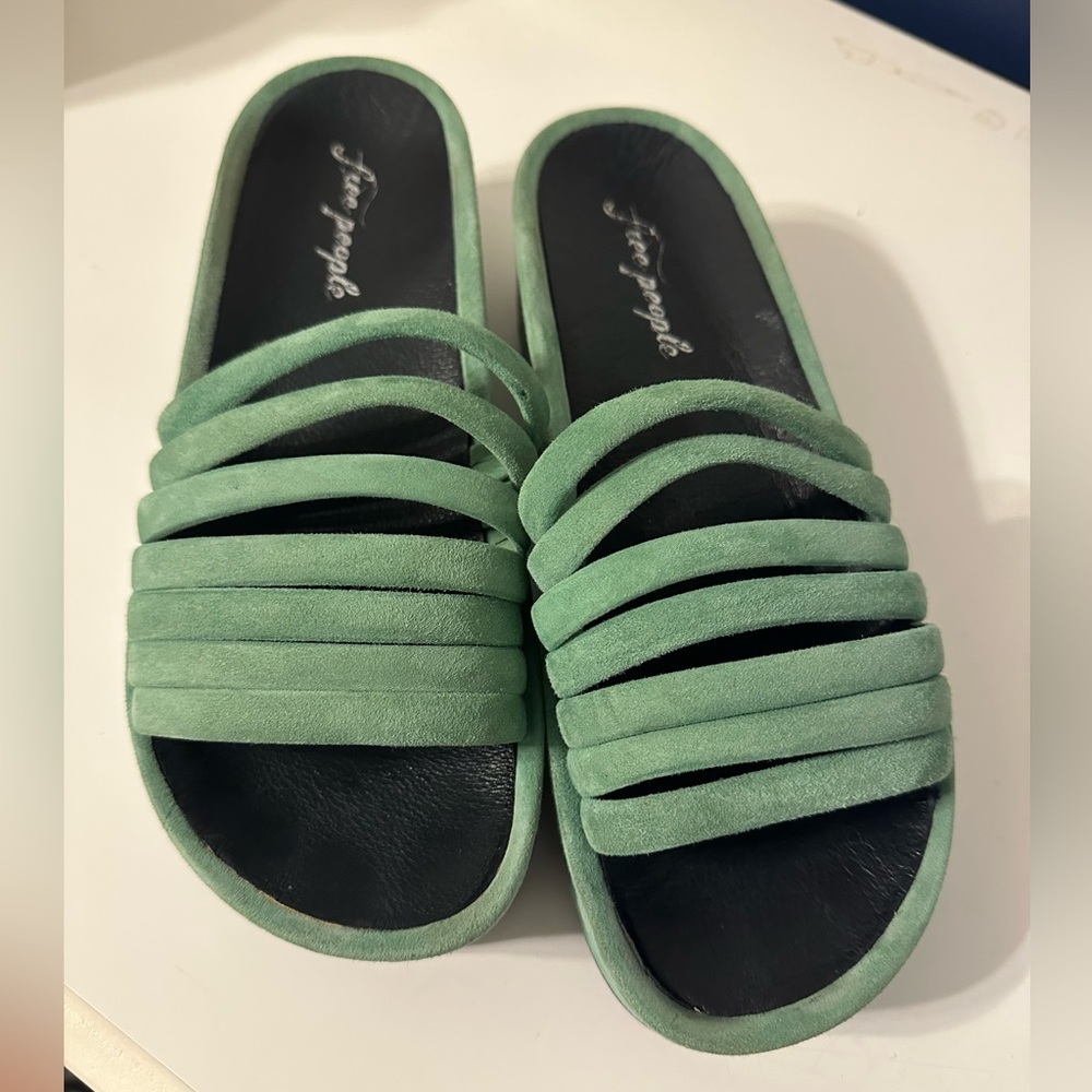 Green Free People Platform Slides